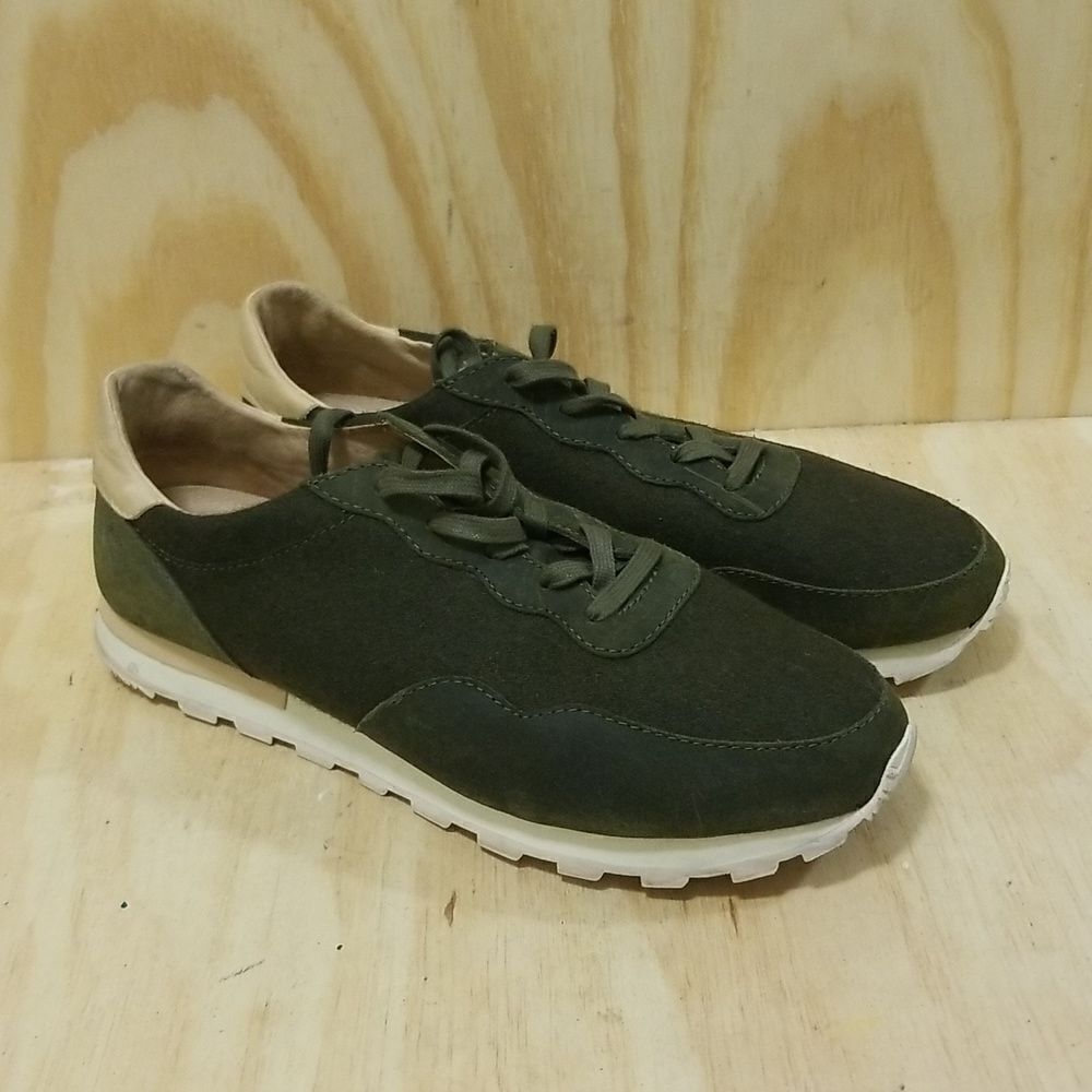 Men's Casual Lace-Up Sneakers in Olive Green
